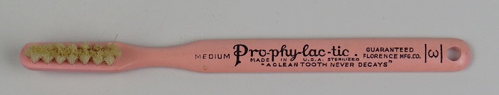 Pro-phy-lac-tic Medium toothbrush