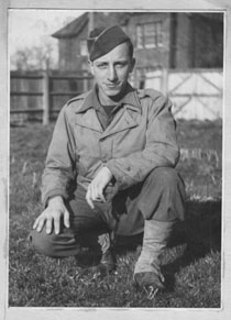 A photograph of Ralph Baer in 1944, wearing an Army uiform 