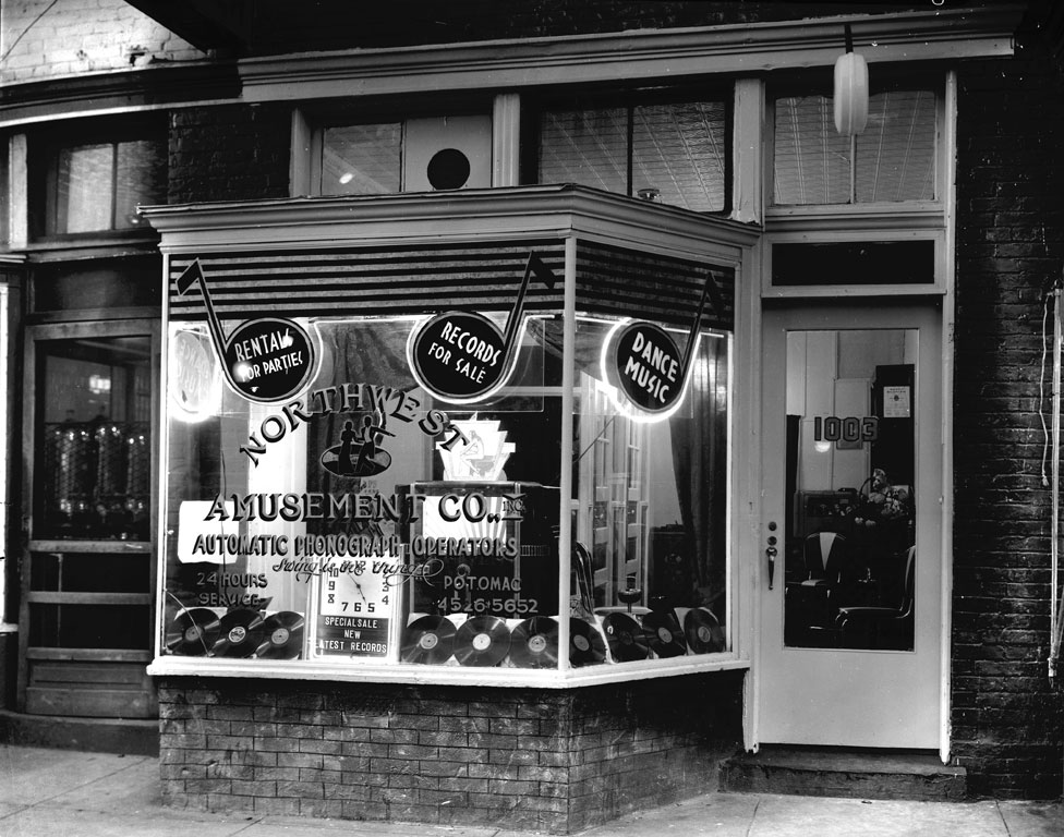 Photo of Northwest Amusement Co. exterior view, 1937