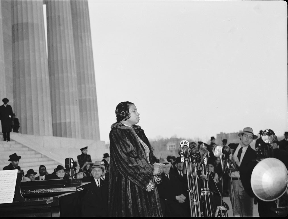 Photo of Marian Anderson at Lincoln Memorial, April 9, 1939.