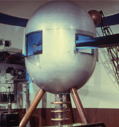 Van de Graaff particle accelerator, featured in 'Atom Smashers' exhibition, Museum of History and Technology, 1977